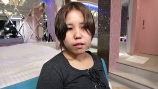 美少女居然对大鸡巴这么有性趣 疯狂的中出